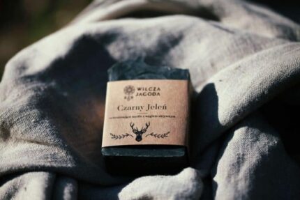 Czarny Jeleń - oczyszczające mydło z węglem aktywnym (outlet)