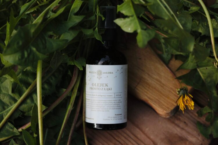 Olejek prosto z laki 2 scaled Wilcza Jagoda