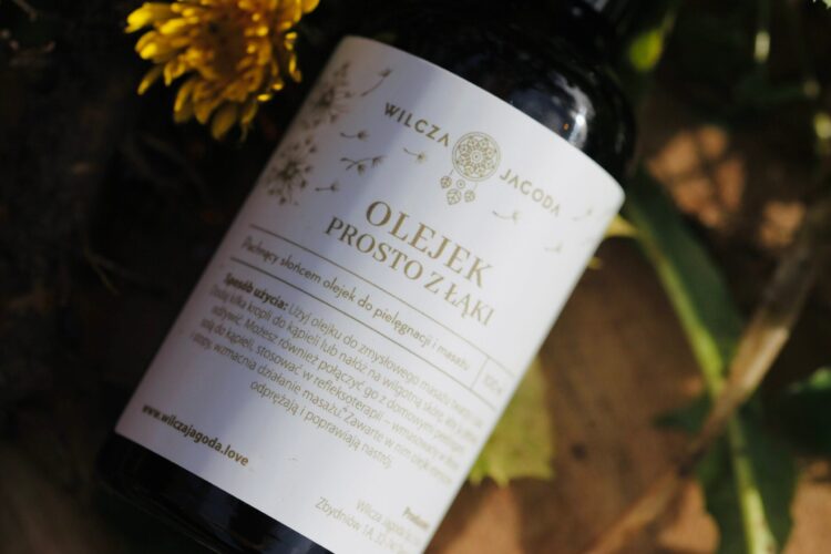 Olejek prosto z laki 3 scaled Wilcza Jagoda