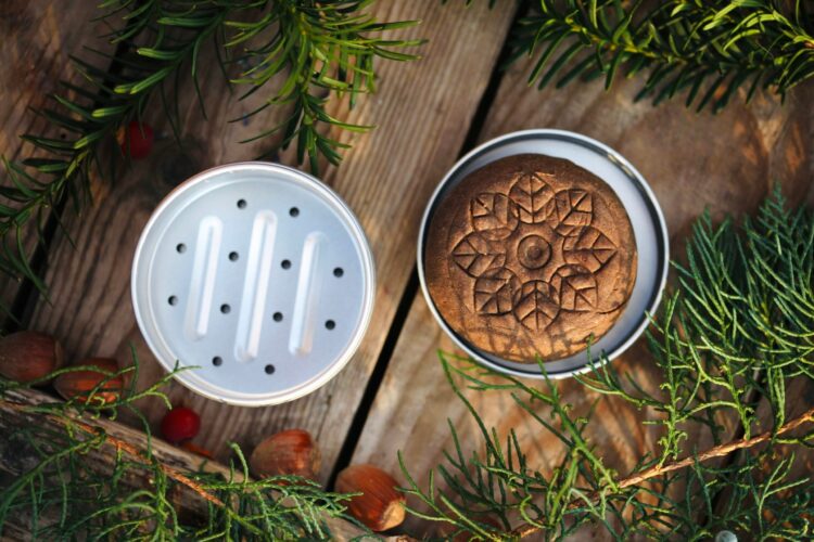 Puszka aluminiowa z ociekaczem na szampon w kostce