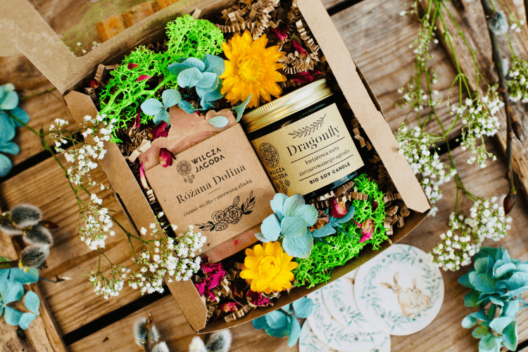 Drobny Upominek z Zajaczkami – mydlo i swieca do wyboru 2 Wilcza Jagoda