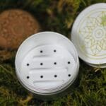 Puszka aluminiowa z ociekaczem na szampon w kostce